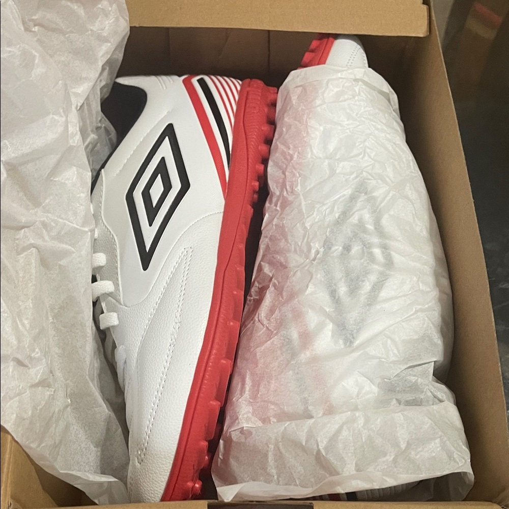 Umbro White and Red Athletic Shoes - Picture 7 of 8